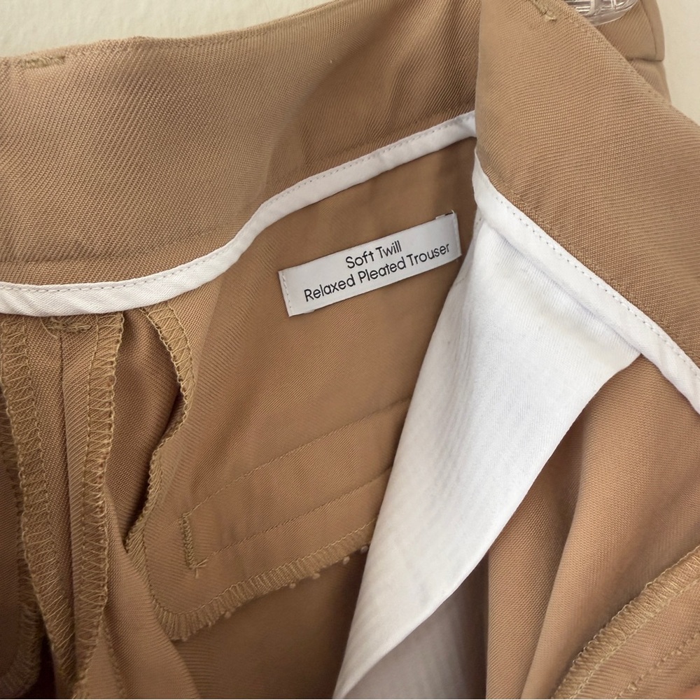 Calvin Klein Soft Twill Relaxed Pleated Trouser - Size 28 in Tan - Picture 8 of 12